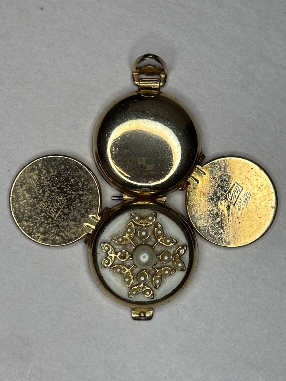 Vintage Coro 4 Way Goldtone Picture Locket #6083